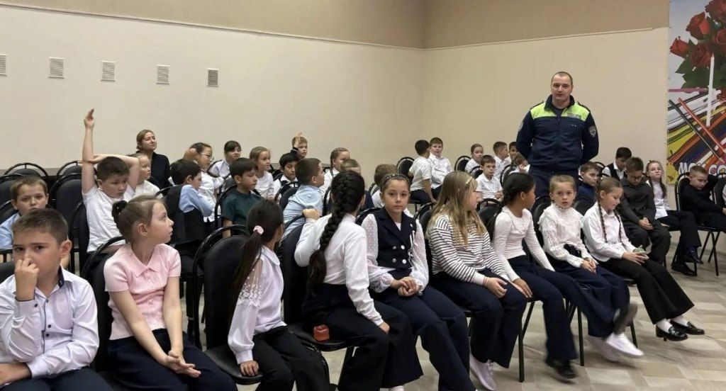Надымские Госавтоинспекторы провели интерактивную встречу с учащимися средней школы № 1 п. Пангоды Надымские Госавтоинспекторы провели интерактивную встречу с учащимися средней школы № 1 п. Пангоды