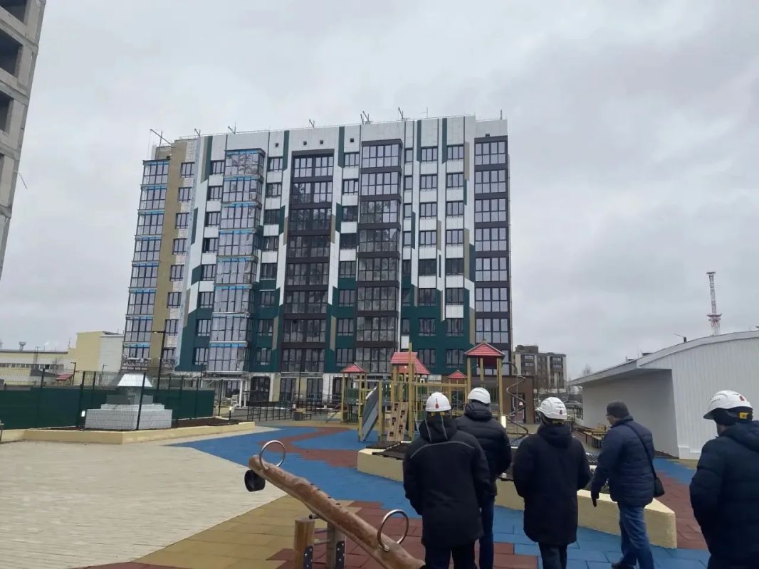Более 20 объектов за несколько дней: руководитель службы государственного строительного надзоров ЯНАО проводит оценку хода строительства в городах и посёлках округа Более 20 объектов за несколько дней: руководитель службы государственного строительного надзоров ЯНАО проводит оценку хода строительства в городах и посёлках округа