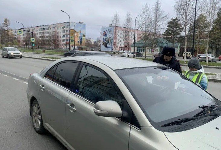 Ноябрьские автоинспекторы, в преддверии Дня отца, провели тематическую профилактическую акцию «За безопасность на дорогах» Ноябрьские автоинспекторы, в преддверии Дня отца, провели тематическую профилактическую акцию «За безопасность на дорогах»