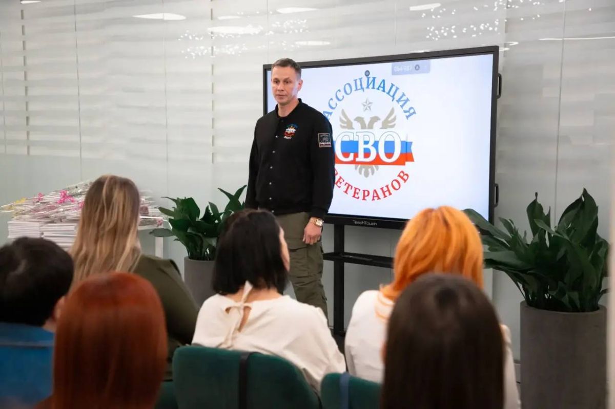 Ассоциация ветеранов СВО в Ноябрьске вручила благодарственные письма ноябрянам за помощь Ассоциация ветеранов СВО в Ноябрьске вручила благодарственные письма ноябрянам за помощь