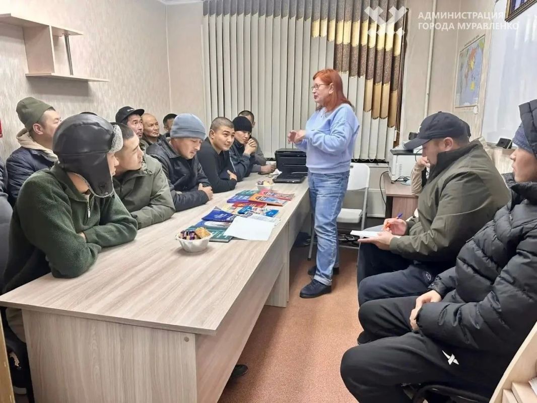 В Муравленко трудовым мигрантам в России помогают в адаптации