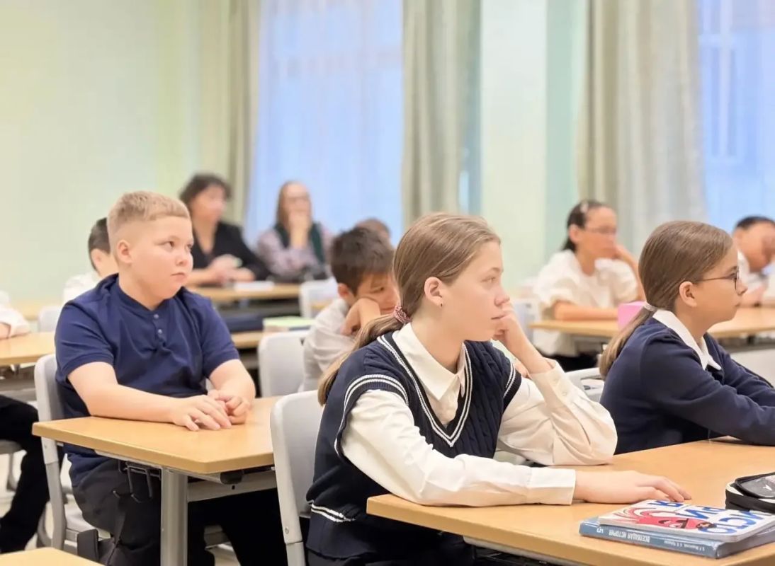 Папы в роли учителей: в школе № 1 прошли необычные уроки Папы в роли учителей: в школе № 1 прошли необычные уроки