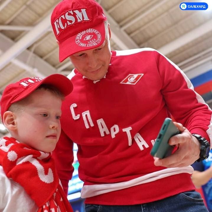 В Салехарде состоялся футбольный праздник с легендами спорта В Салехарде состоялся футбольный праздник с легендами спорта