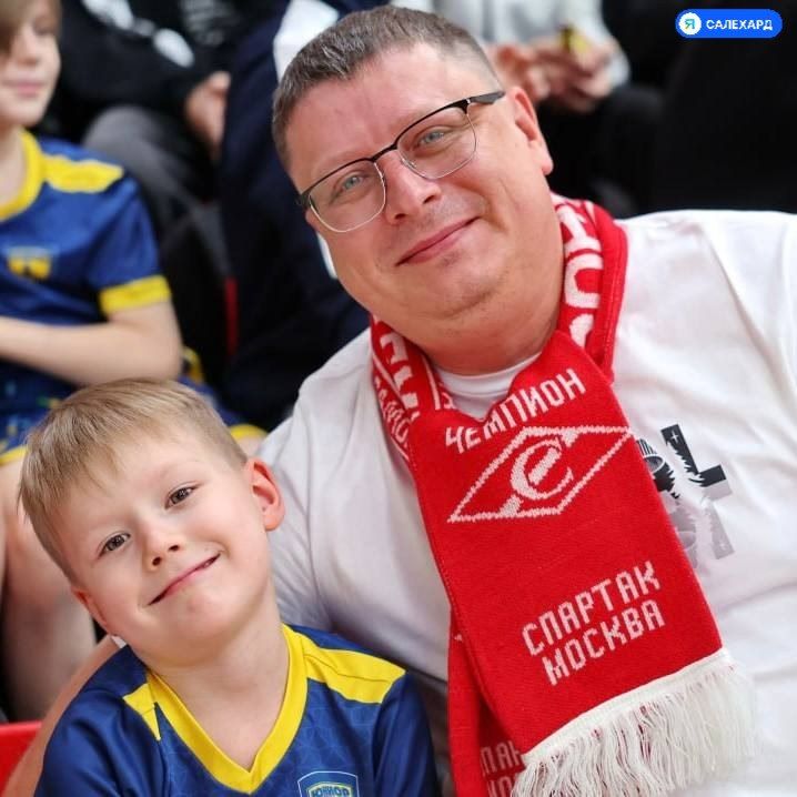 В Салехарде состоялся футбольный праздник с легендами спорта В Салехарде состоялся футбольный праздник с легендами спорта