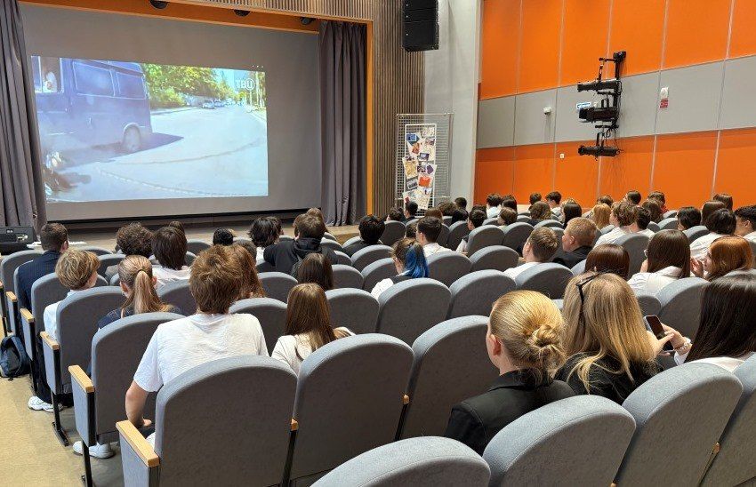 Госавтоинспеция города Муравленко провела профилактическую встречу, направленную на предупреждение дорожно-транспортных происшествий с участием несовершеннолетних, с учащимися средней школы № 5 Госавтоинспеция города Муравленко провела профилактическую встречу, направленную на предупреждение дорожно-транспортных происшествий с участием несовершеннолетних, с учащимися средней школы № 5