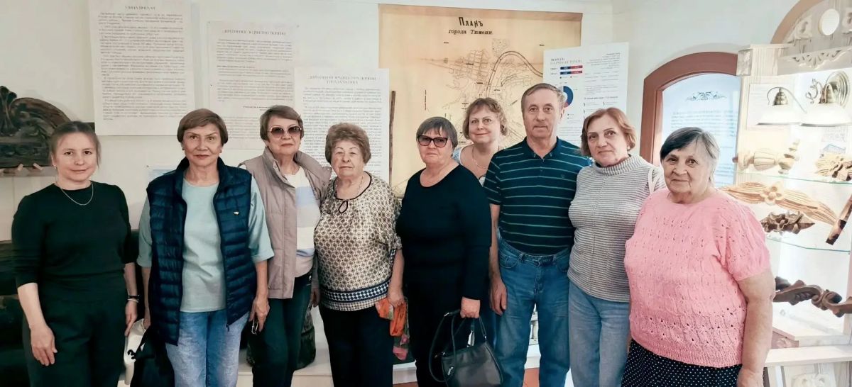 Дом как книга: ветераны Ямала научились «читать» тюменскую резьбу