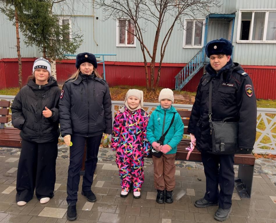 Пуровские сотрудники Госавтоинспекции совместно с инспектором ПДН, в рамках акции «Внимание-дети!» провели профилактическое мероприятие «Двор БЕЗопасности» Пуровские сотрудники Госавтоинспекции совместно с инспектором ПДН, в рамках акции «Внимание-дети!» провели профилактическое мероприятие «Двор БЕЗопасности»