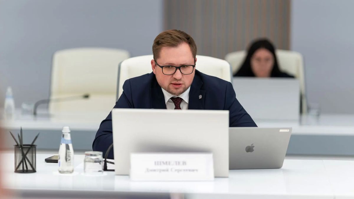 Дмитрий Артюхов провёл заседание правительства округа Дмитрий Артюхов провёл заседание правительства округа