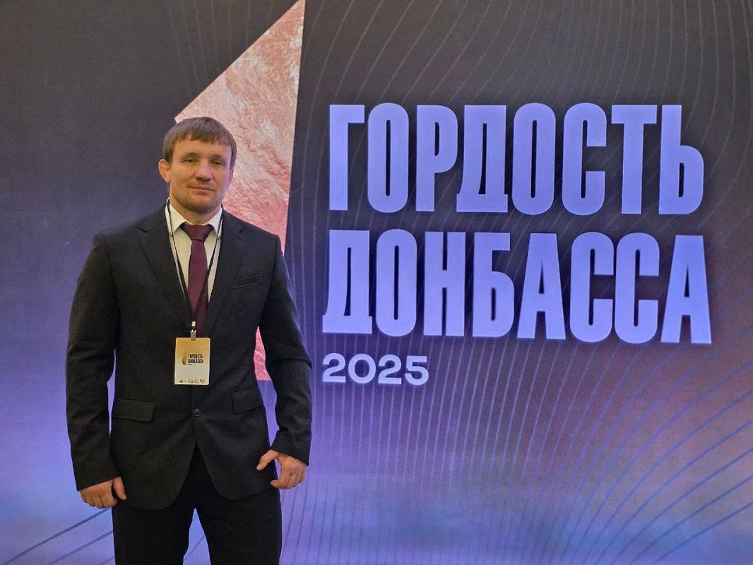 Сегодня наши самые искренние поздравления и слова благодарности летят Юрию Юрьевичу Хаустову — человеку невероятного масштаба, который связал прочной нитью заботы Ямал и Волноваху Сегодня наши самые искренние поздравления и слова благодарности летят Юрию Юрьевичу Хаустову — человеку невероятного масштаба, который связал прочной нитью заботы Ямал и Волноваху
