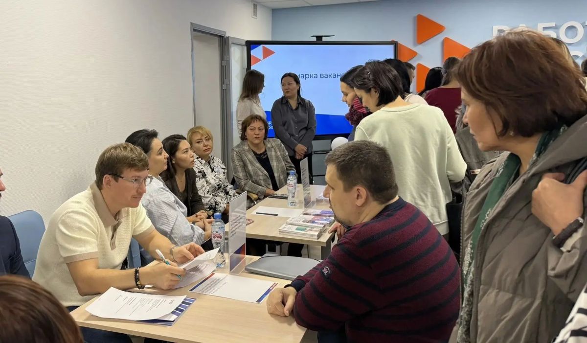 Кадровый центр Нового Уренгоя провёл ярмарку вакансий Кадровый центр Нового Уренгоя провёл ярмарку вакансий