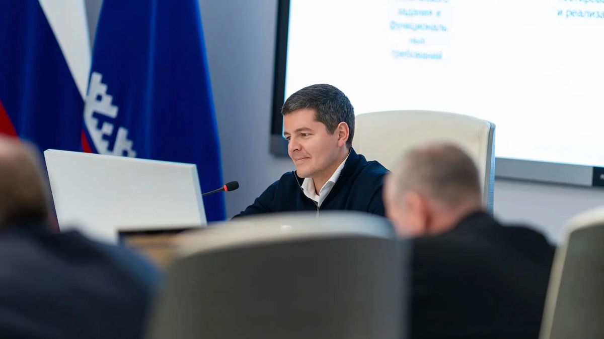 Дмитрий Артюхов провёл заседание правительства округа Дмитрий Артюхов провёл заседание правительства округа