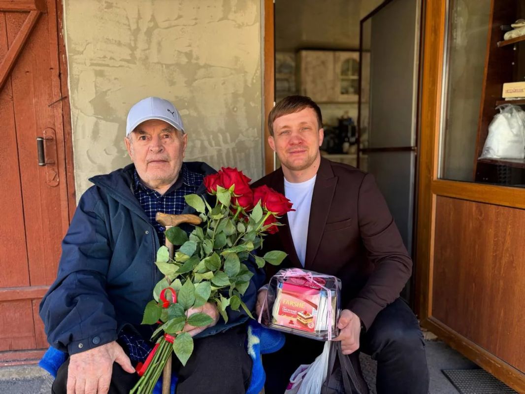 Сегодня наши самые искренние поздравления и слова благодарности летят Юрию Юрьевичу Хаустову — человеку невероятного масштаба, который связал прочной нитью заботы Ямал и Волноваху Сегодня наши самые искренние поздравления и слова благодарности летят Юрию Юрьевичу Хаустову — человеку невероятного масштаба, который связал прочной нитью заботы Ямал и Волноваху