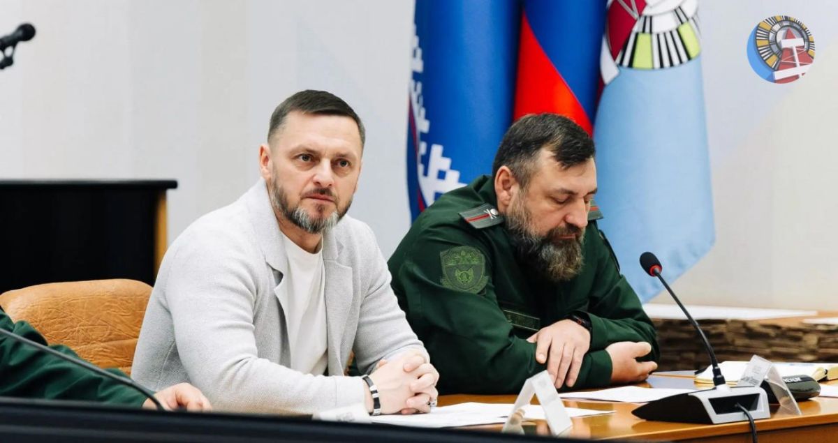 Городское казачье общество «Ноябрьск» — одна из самых активных организаций, члены которой занимаются патриотическим воспитанием молодёжи, помогают муниципалитету в охране общественного порядка и ведут просветительскую работу Городское казачье общество «Ноябрьск» — одна из самых активных организаций, члены которой занимаются патриотическим воспитанием молодёжи, помогают муниципалитету в охране общественного порядка и ведут просветительскую работу