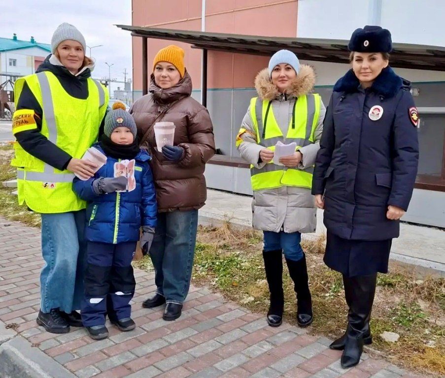 Автоинспекторы города Губкинский совместно с представителями родительской общественности провели профилактическое мероприятие вблизи детского сада Автоинспекторы города Губкинский совместно с представителями родительской общественности провели профилактическое мероприятие вблизи детского сада