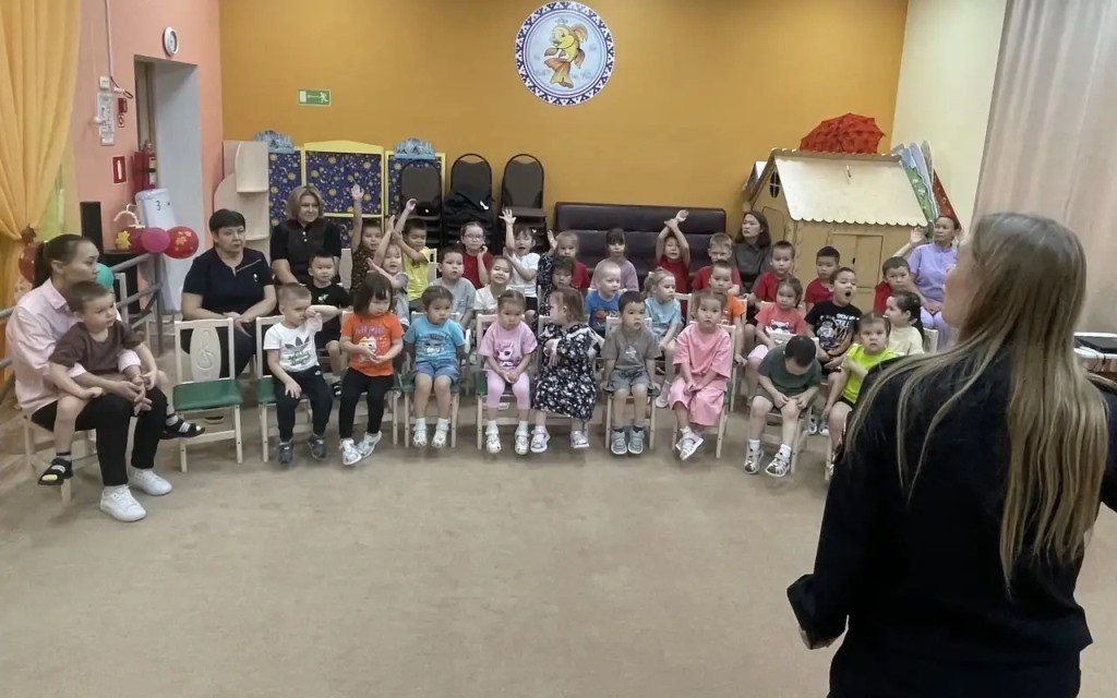 Тазовские автоинспекторы в рамках проведения окружных профилактических мероприятий «Внимание, дети!», встретились с воспитанниками детского сада «Рыбка» Тазовские автоинспекторы в рамках проведения окружных профилактических мероприятий «Внимание, дети!», встретились с воспитанниками детского сада «Рыбка»