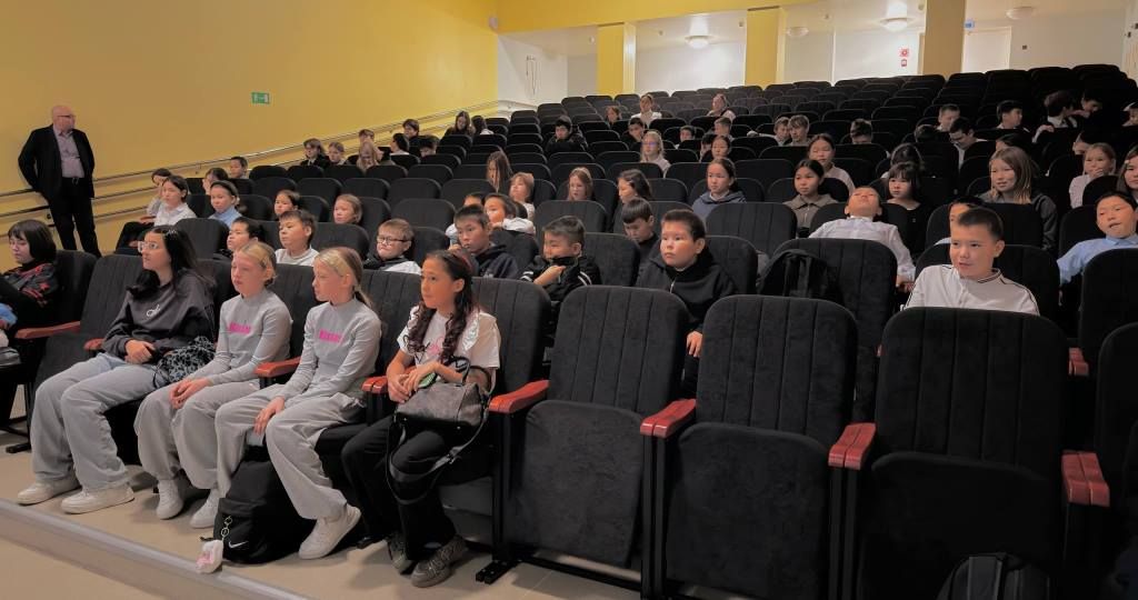Сотрудники пуровской Госавтоинспекции провели открытый диалог, в преддверии осенних каникул, с учащимися средних и старших классов школы-интерната Сотрудники пуровской Госавтоинспекции провели открытый диалог, в преддверии осенних каникул, с учащимися средних и старших классов школы-интерната