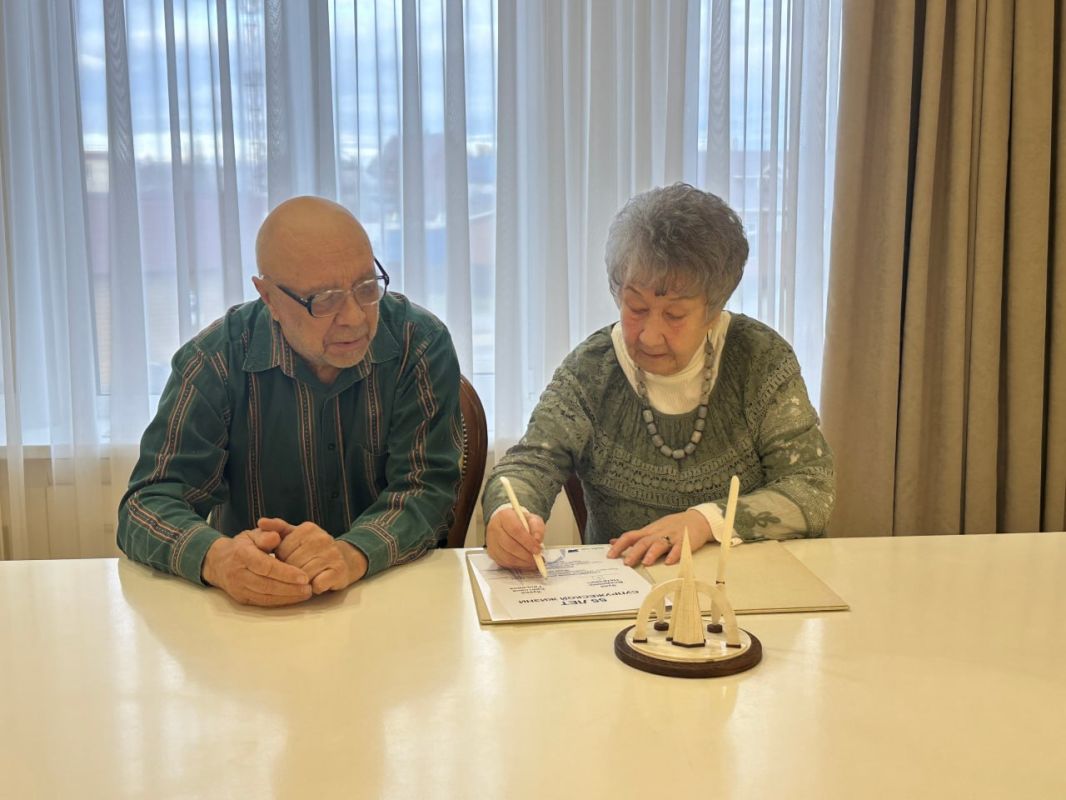 55 лет вместе: в Салехарде супруги Зуевы отметили изумрудную свадьбу 55 лет вместе: в Салехарде супруги Зуевы отметили изумрудную свадьбу