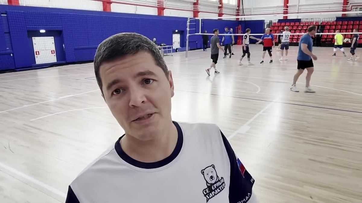 Дмитрий Артюхов: Воскресенье провожу на волейбольной площадке Ямал Арены