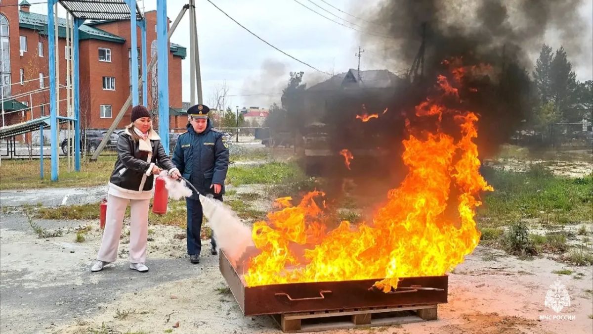 Единая миссия — спасение жизней: сотрудники Муравленковской городской больницы побывали в гостях у коллег из чрезвычайного ведомства Единая миссия — спасение жизней: сотрудники Муравленковской городской больницы побывали в гостях у коллег из чрезвычайного ведомства