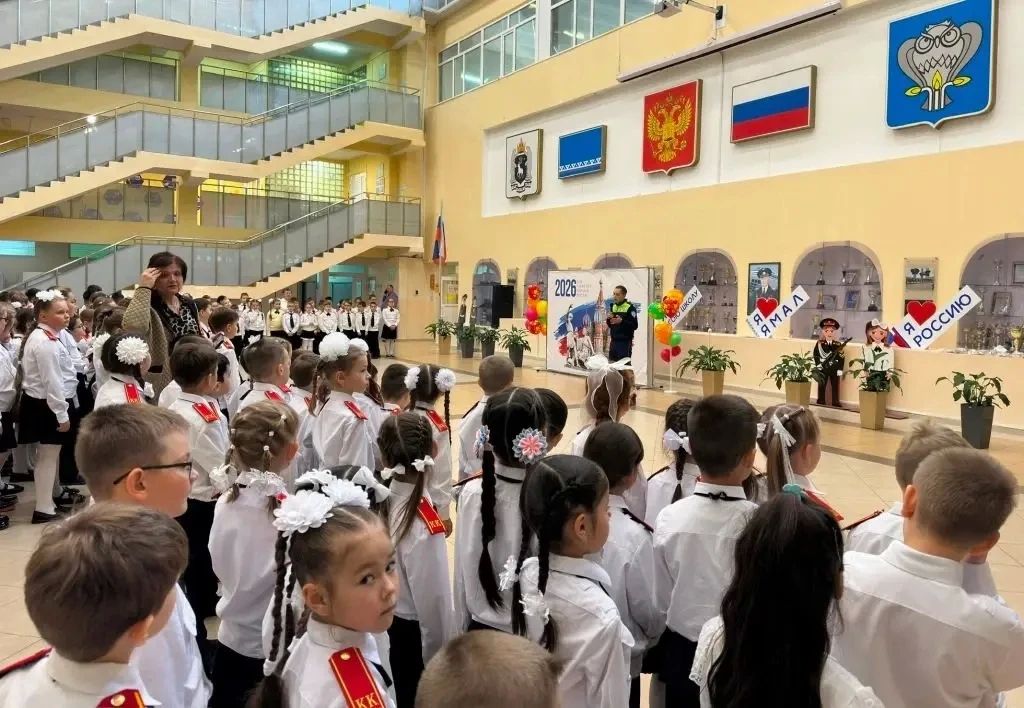 Сотрудники новоуренгойской Госавтоинспекции приняли участие в торжественной линейке, посвящённой окончанию первой учебной четверти, которая состоялась в кадетской средней общеобразовательной школе имени Героя Российской... Сотрудники новоуренгойской Госавтоинспекции приняли участие в торжественной линейке, посвящённой окончанию первой учебной четверти, которая состоялась в кадетской средней общеобразовательной школе имени Героя Российской...