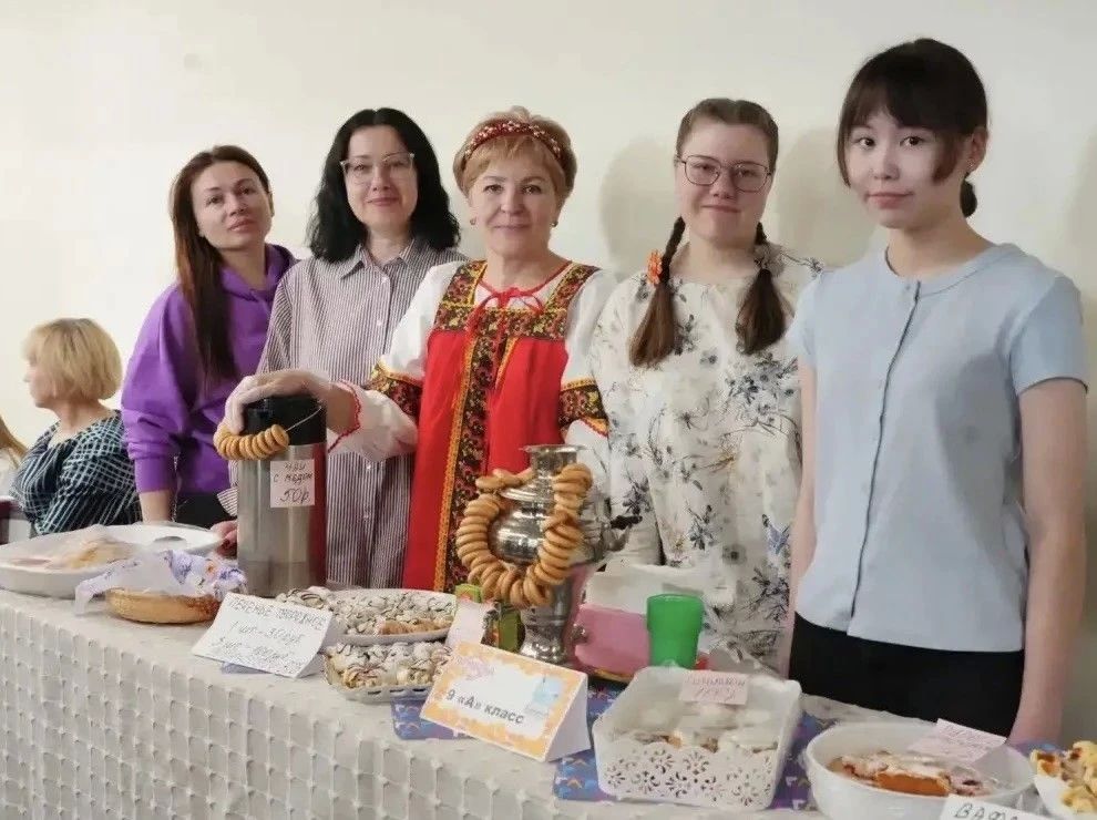 Школьники Салехарда устроили благотворительную ярмарку Школьники Салехарда устроили благотворительную ярмарку