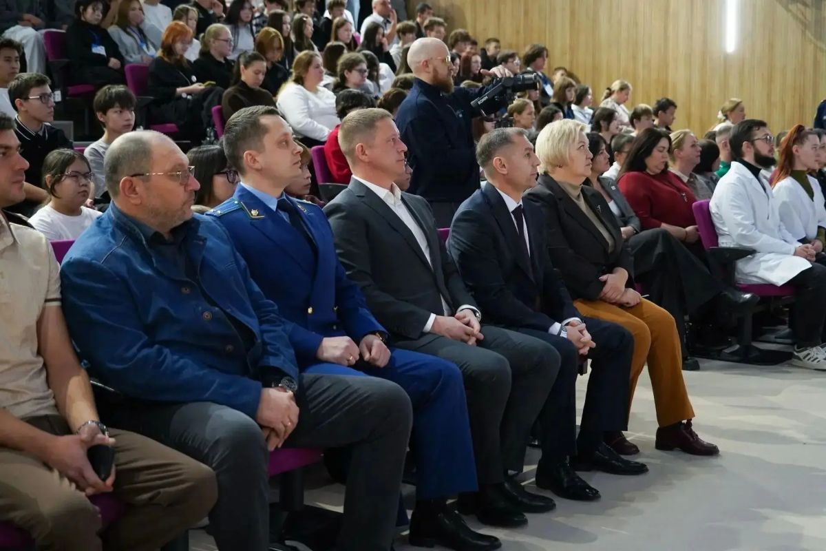 Прокурор Ямальского района Сергей Вихарев принял участие в торжественном открытии профориентационного форума «Навигатор арктических профессий»