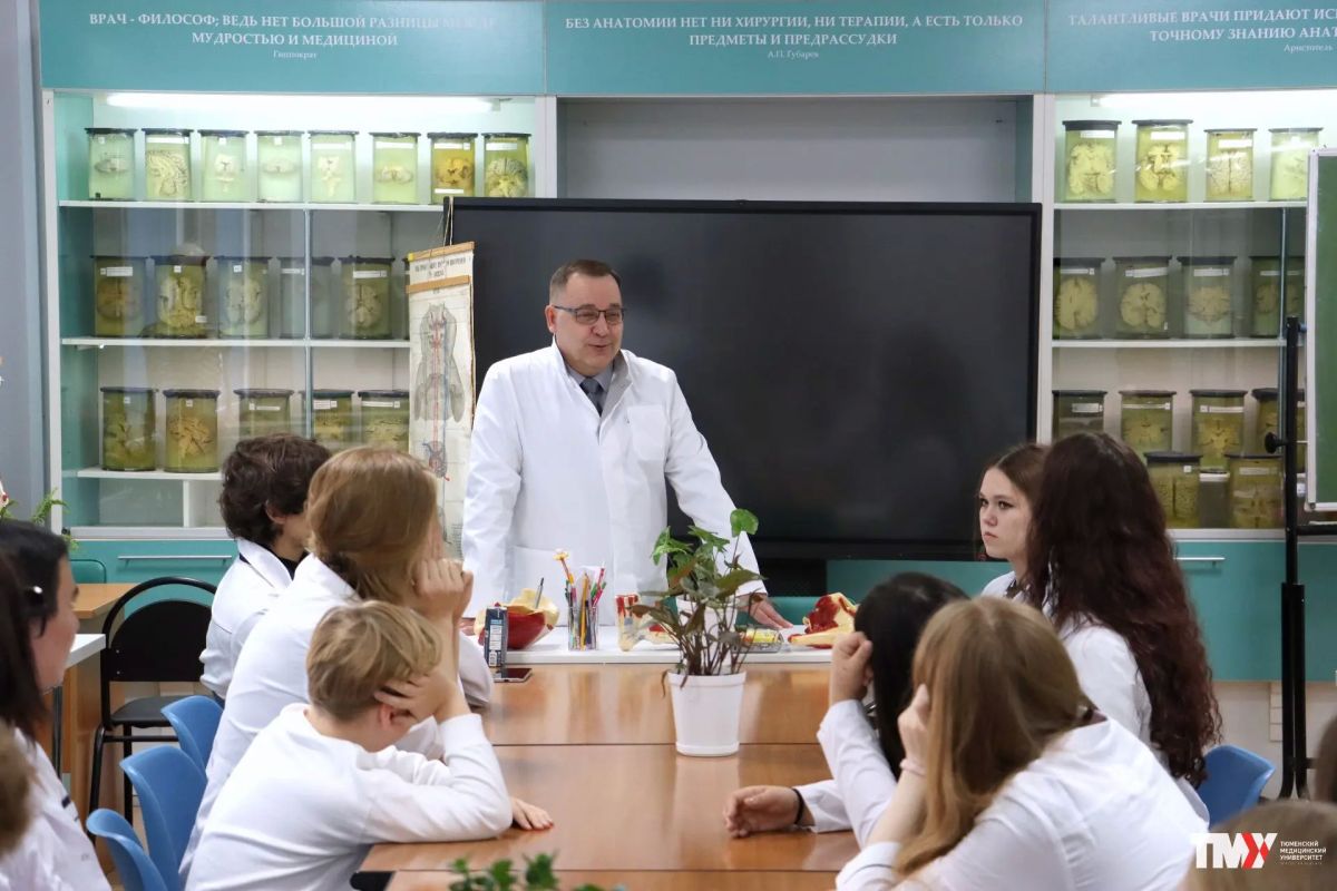 Школьники из Салехарда примерили профессию врача в Тюменском медуниверситете Школьники из Салехарда примерили профессию врача в Тюменском медуниверситете