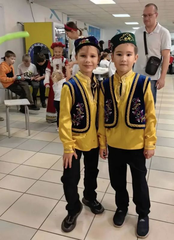 Школьная ярмарка в Салехарде поможет бойцам СВО Школьная ярмарка в Салехарде поможет бойцам СВО