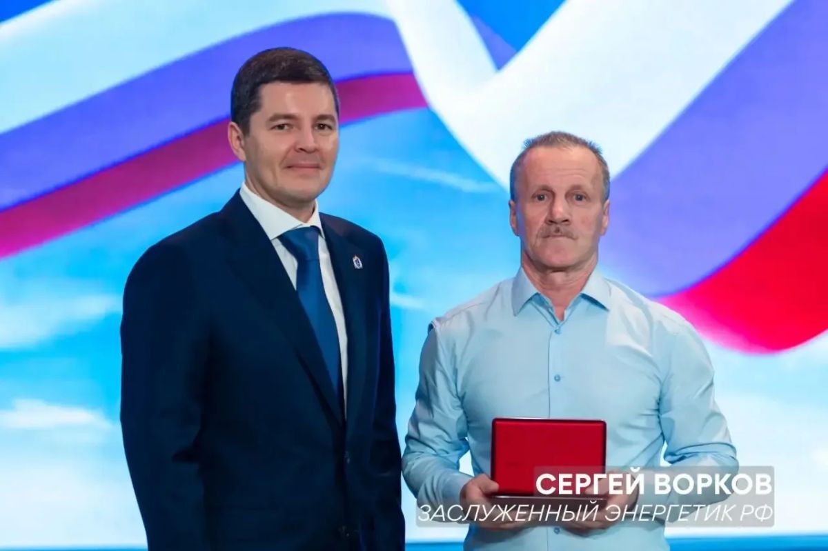 Алексей Титовский: Салехардцы, сегодня у нас с вами сразу четыре повода для гордости! Губернатор Дмитрий Артюхов вручил ямальцам государственные награды
