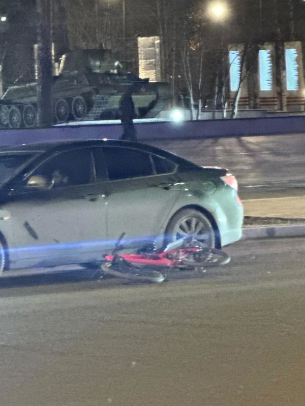 ДТП в Ноябрьске. Сейчас на пересечении улиц Ленина и Дзержинского произошел наезд на 10-летнего велосипедиста ДТП в Ноябрьске. Сейчас на пересечении улиц Ленина и Дзержинского произошел наезд на 10-летнего велосипедиста