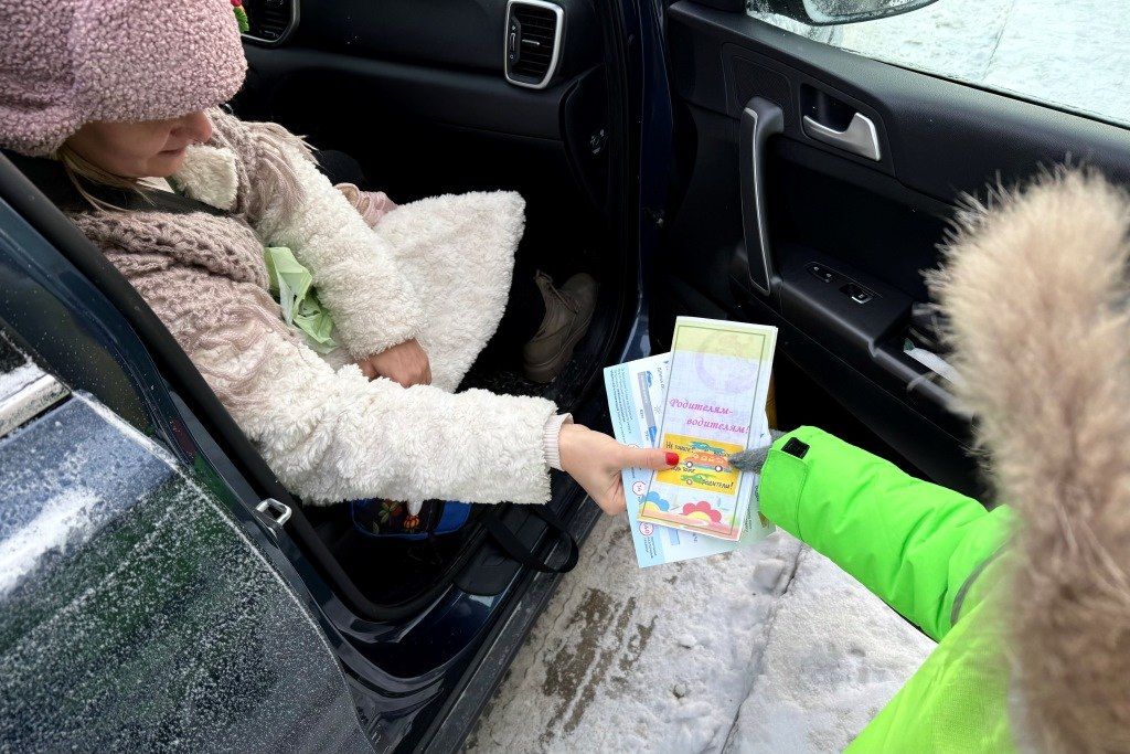 Тазовская Госавтоинспекция совместно с Родительским патрулём и воспитанниками детского сада «Теремок» провели профилактическую акцию «Вместе за безопасность: шагаем по правилам!» Тазовская Госавтоинспекция совместно с Родительским патрулём и воспитанниками детского сада «Теремок» провели профилактическую акцию «Вместе за безопасность: шагаем по правилам!»