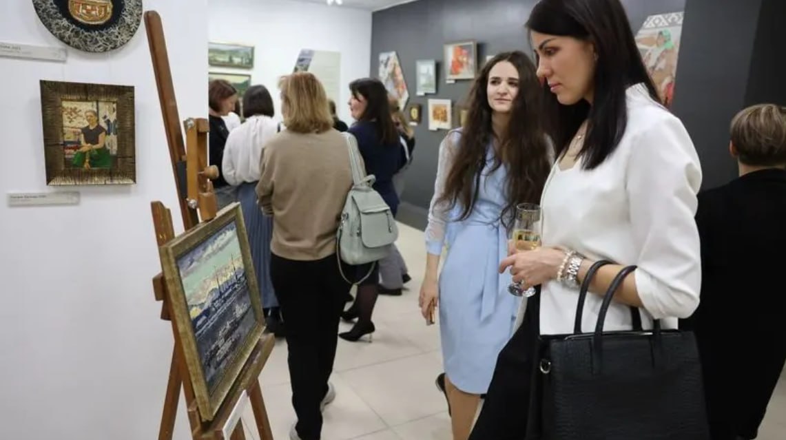 В Новом Уренгое покажут картины со скрытыми посланиями