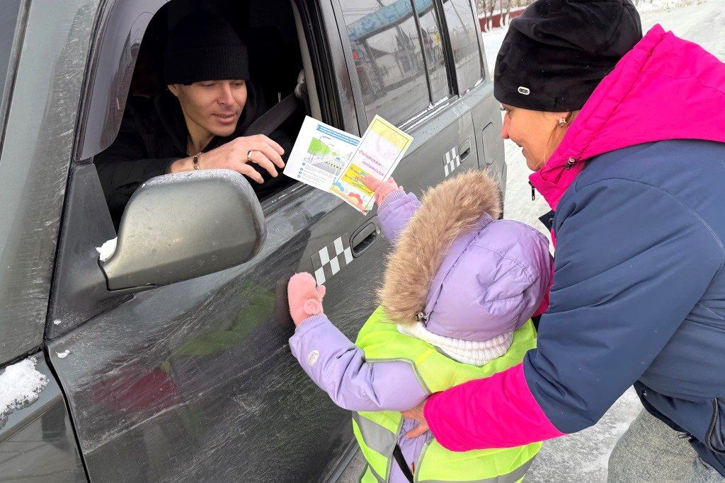 Тазовская Госавтоинспекция совместно с Родительским патрулём и воспитанниками детского сада «Теремок» провели профилактическую акцию «Вместе за безопасность: шагаем по правилам!» Тазовская Госавтоинспекция совместно с Родительским патрулём и воспитанниками детского сада «Теремок» провели профилактическую акцию «Вместе за безопасность: шагаем по правилам!»