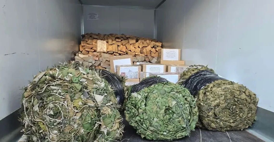 Ямальцы организовали отправку гуманитарного груза «за ленточку» Ямальцы организовали отправку гуманитарного груза «за ленточку»