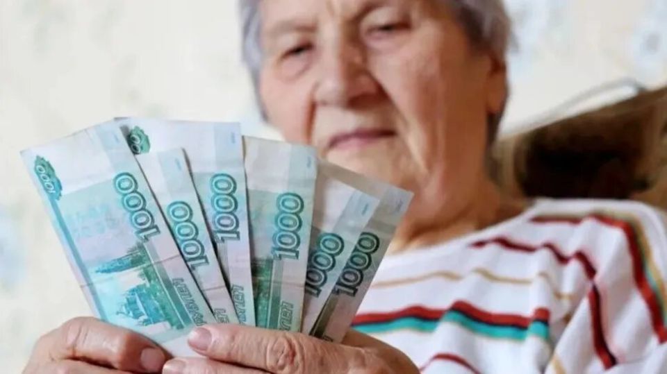 Как работающим пенсионерам увеличить свои выплаты: в чем запреты и возможности