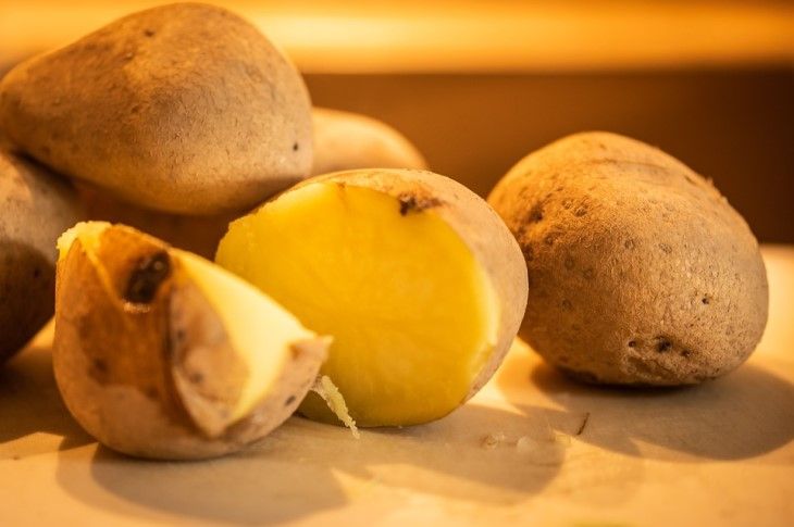 Как быстро почистить картофель в мундире: потратите всего пару секунд