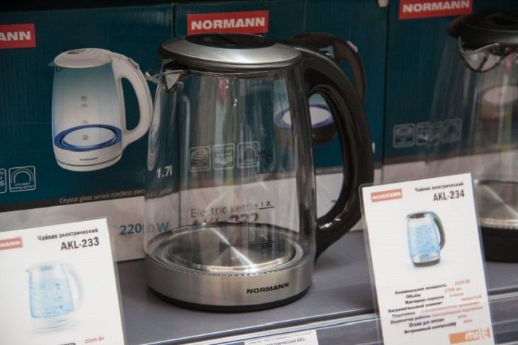 От запаха пластика из нового электрочайника избавит один фрукт: простой трюк