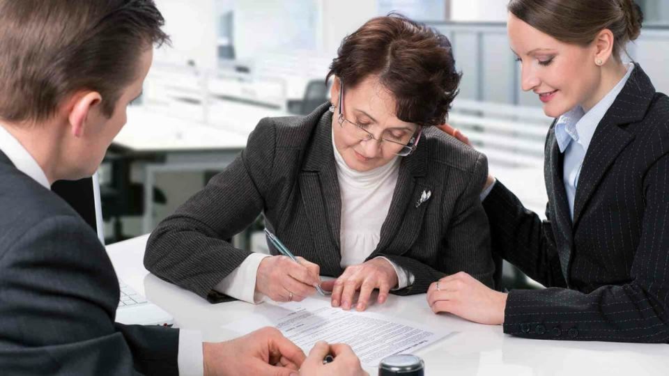 Семейные тайны и наследственные схемы: как неожиданное завещание изменило судьбу сестер