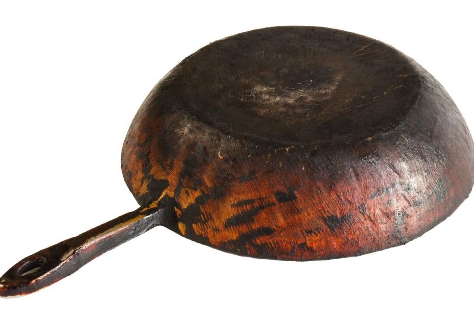 Как легко убрать нагар со сковородок: секреты простого очищения