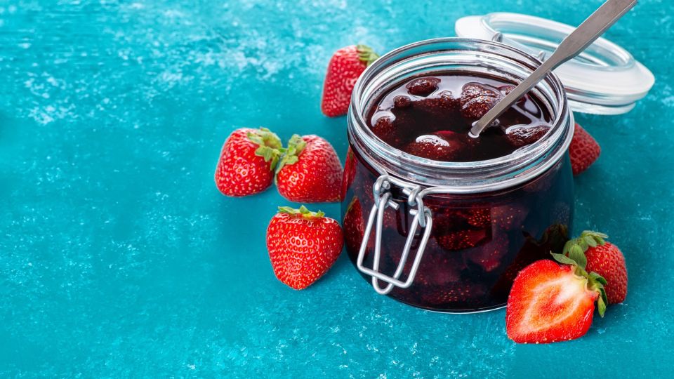 Клубничное варенье будет идеальным даже у неумехи: вот какие 3 секрета знают опытные повара