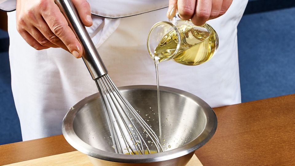 Справятся даже новички: попробуйте секретный рецепт домашнего майонеза от шеф-повара