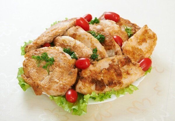 Нежные отбивные из индейки в сырном кляре: быстро и вкусно!