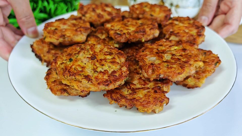 Оладьи из кабачков, которые затмят любое мясное блюдо: невероятный рецепт за считанные минуты