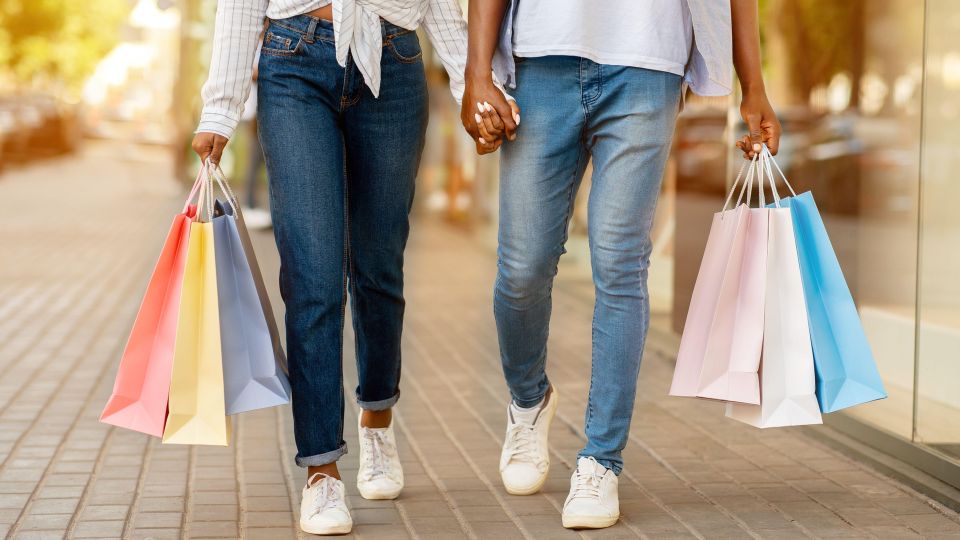 Стопроцентный хит сезона: в джинсах этого цвета будут щеголять только заядлые модницы