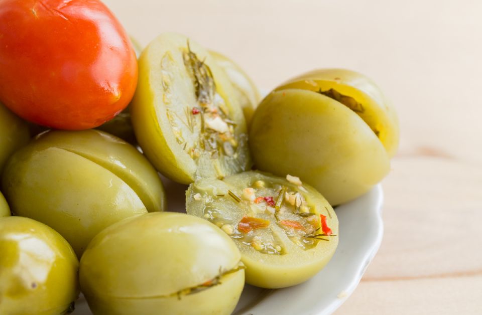 Как квасить зеленые помидоры с нотками восточного кимчи