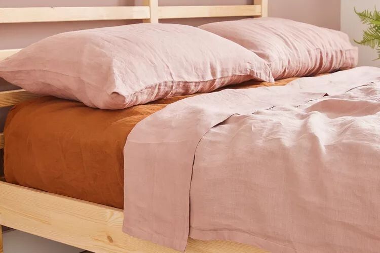 Почему стоит стирать новые простыни перед первым сном