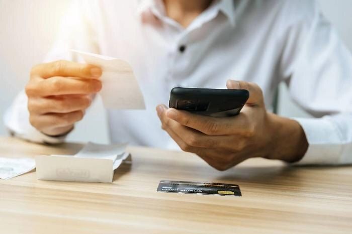 Семьи участников специальной операции требуют упростить разблокировку счетов