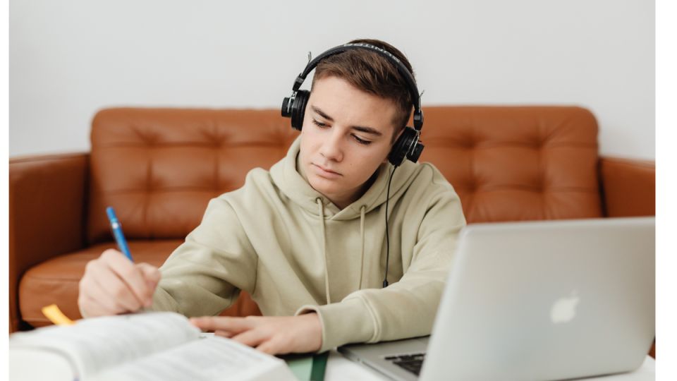 Суд встал на защиту студента, которому отказали в пенсии за три месяца работы