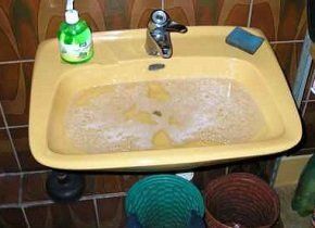 Как легко устранить засор в раковине: основные способы